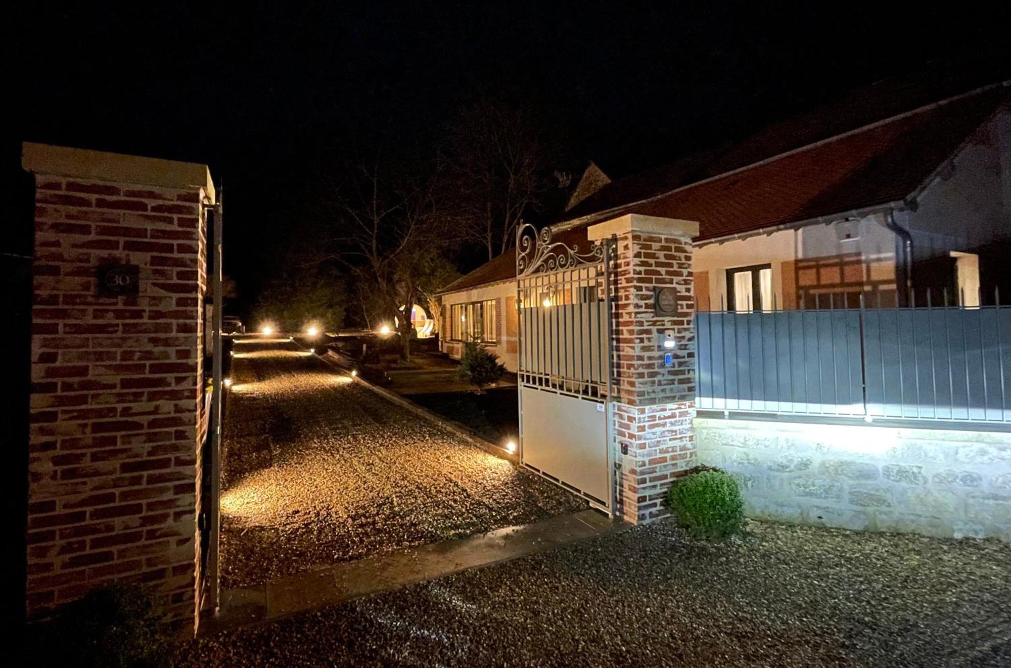 La Petite Maison De Giverny - Gite De Charme 5 Etoiles Au Coeur Du Village - 3 Chambres Luaran gambar